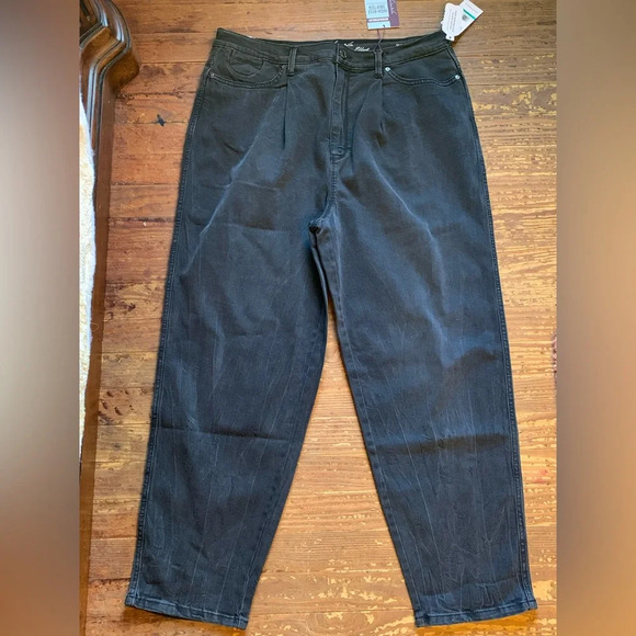 GLORIA Vanderbilt Slimming High Rise Drifter Pleated Mom Jeans Wheaton NEW 16 - Picture 5 of 8